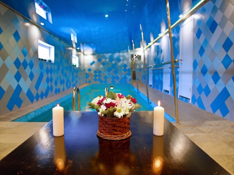 Sankt-Peterburgdagi fohishalar bilan saunalar